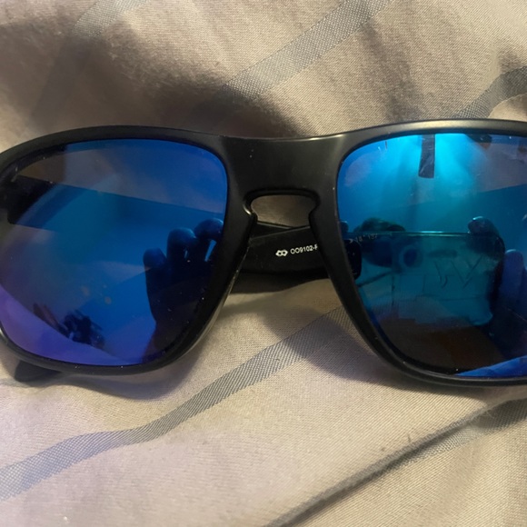 oakley sunglasses (unisex) - Picture 1 of 2